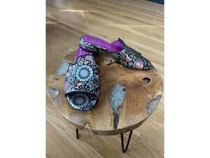 Embassy London Women's Slip-On Sandals with Colorful Pattern